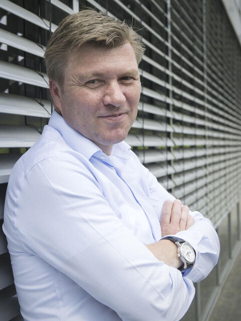 Dr. Aart A. van Apeldoorn